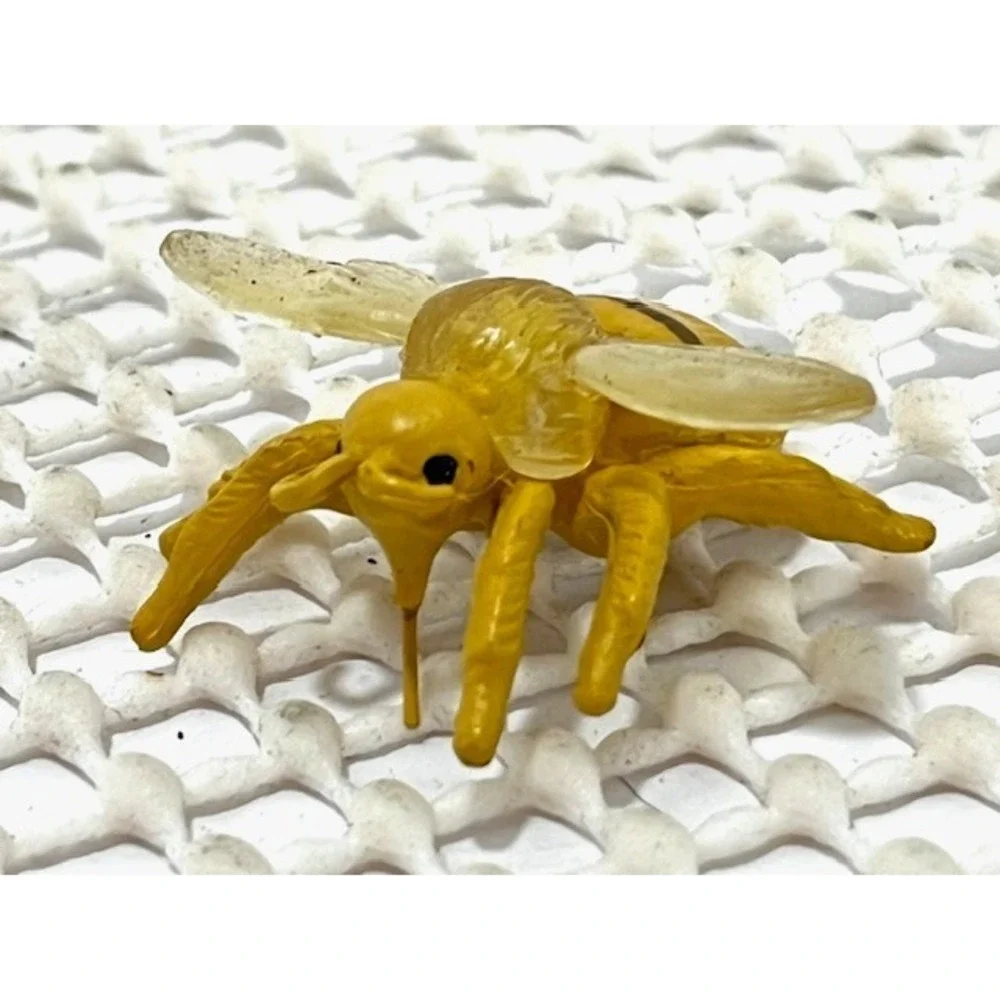 Lot of 7 Plastic Insects, Animals, And Frogs Toy Figurines 2